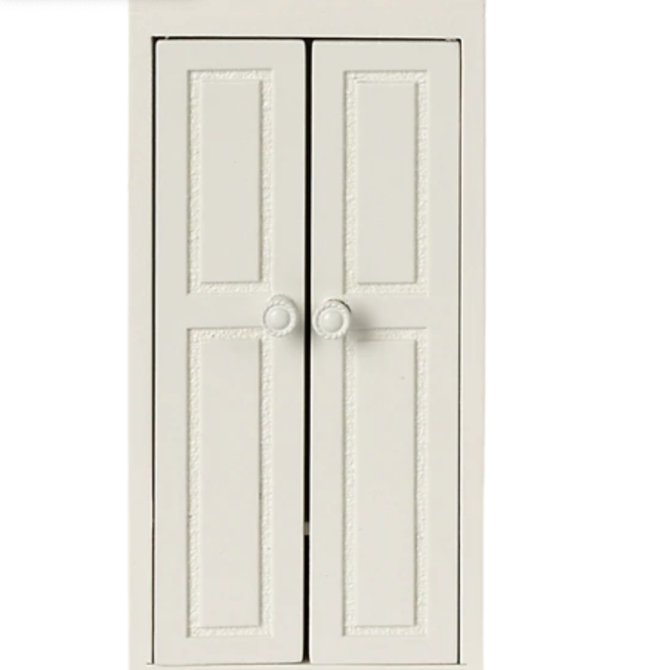 Wooden closet, Mouse