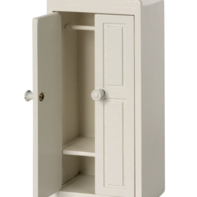 Wooden closet, Mouse