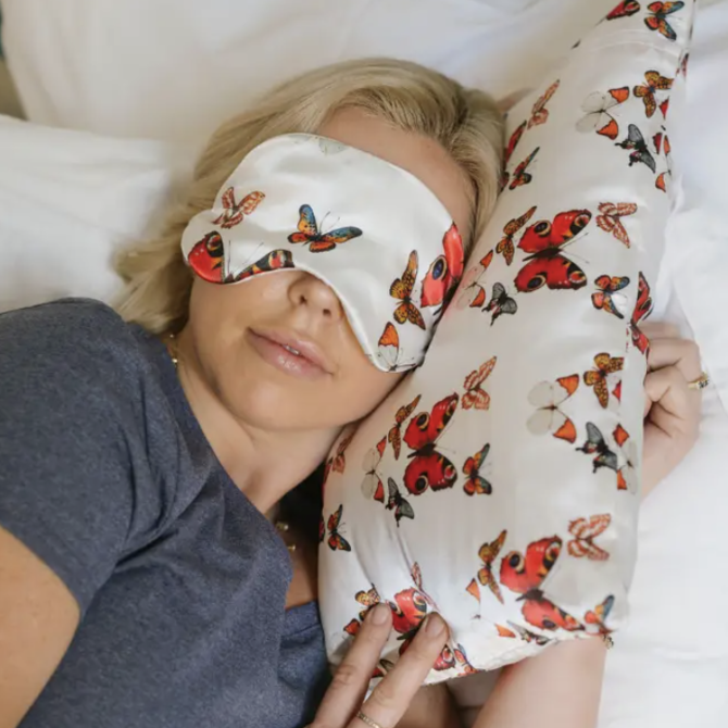 Gillian Valentine Travel Sleep Set with pillow and eye mask - bee