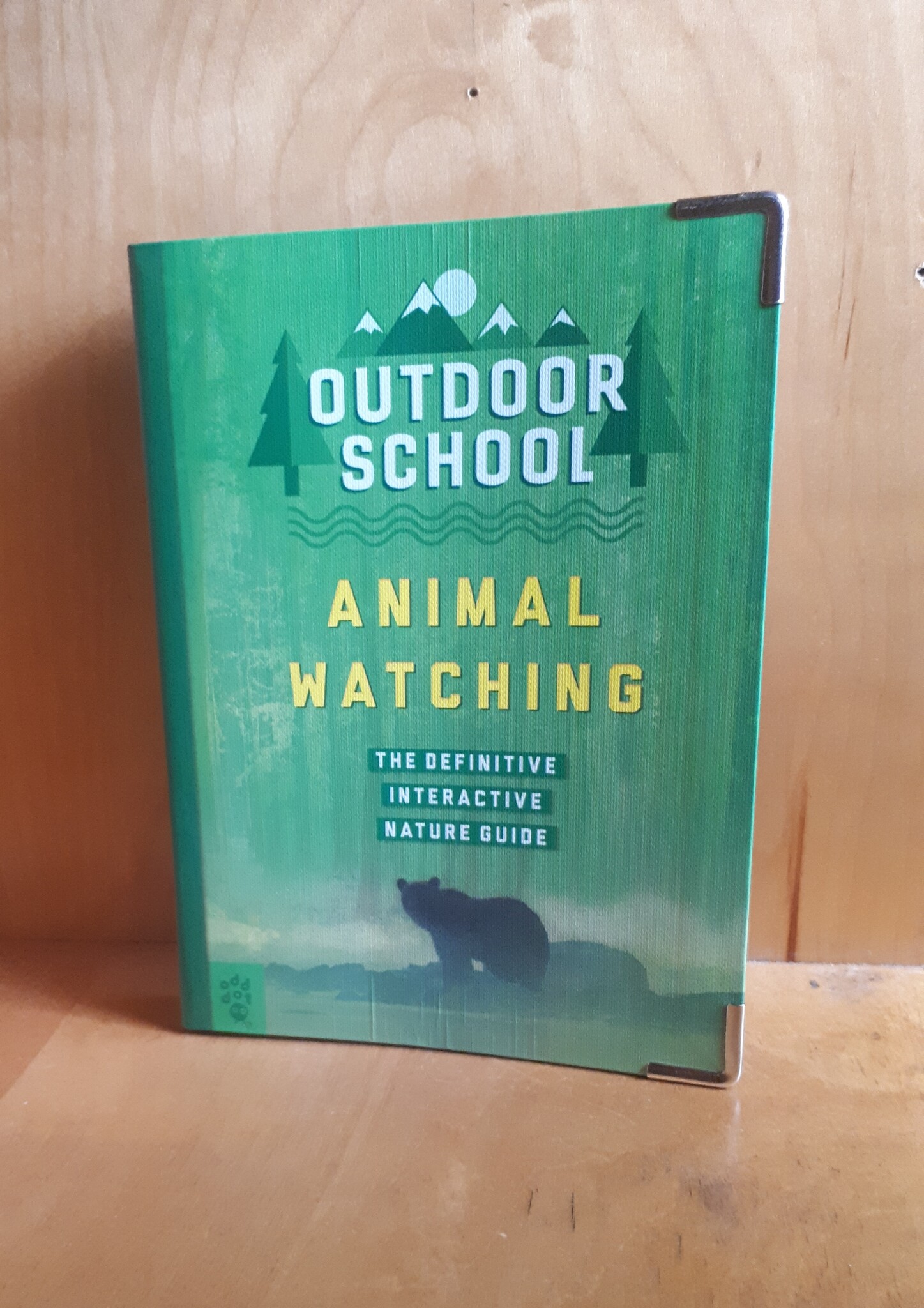 OUTDOOR SCHOOL ANIMAL WATCHING