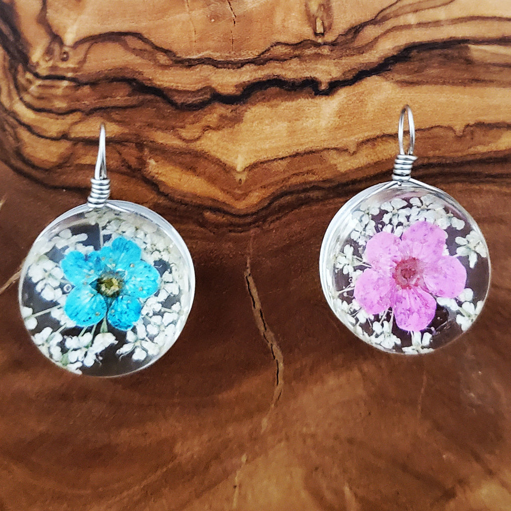 Round Dried Flower Pendant