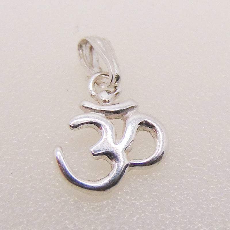 Bead World Small Ohm Sterling Silver Pendant 10x8mm