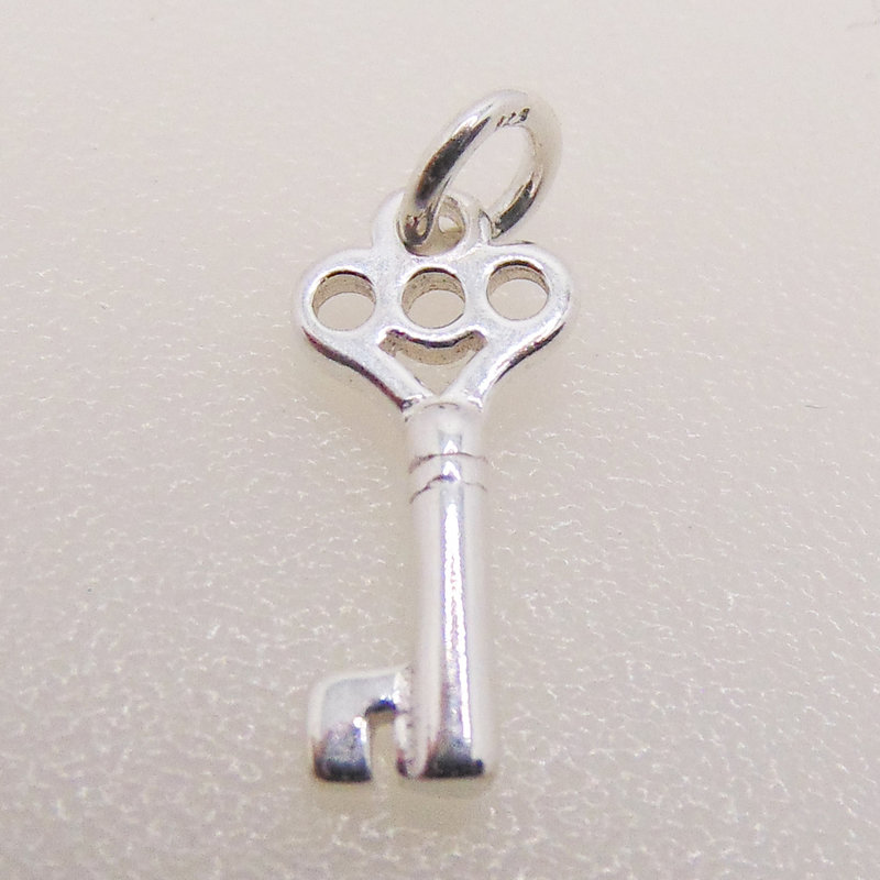 Bead World Antique Key Style Sterling Silver Pendant 7x16mm