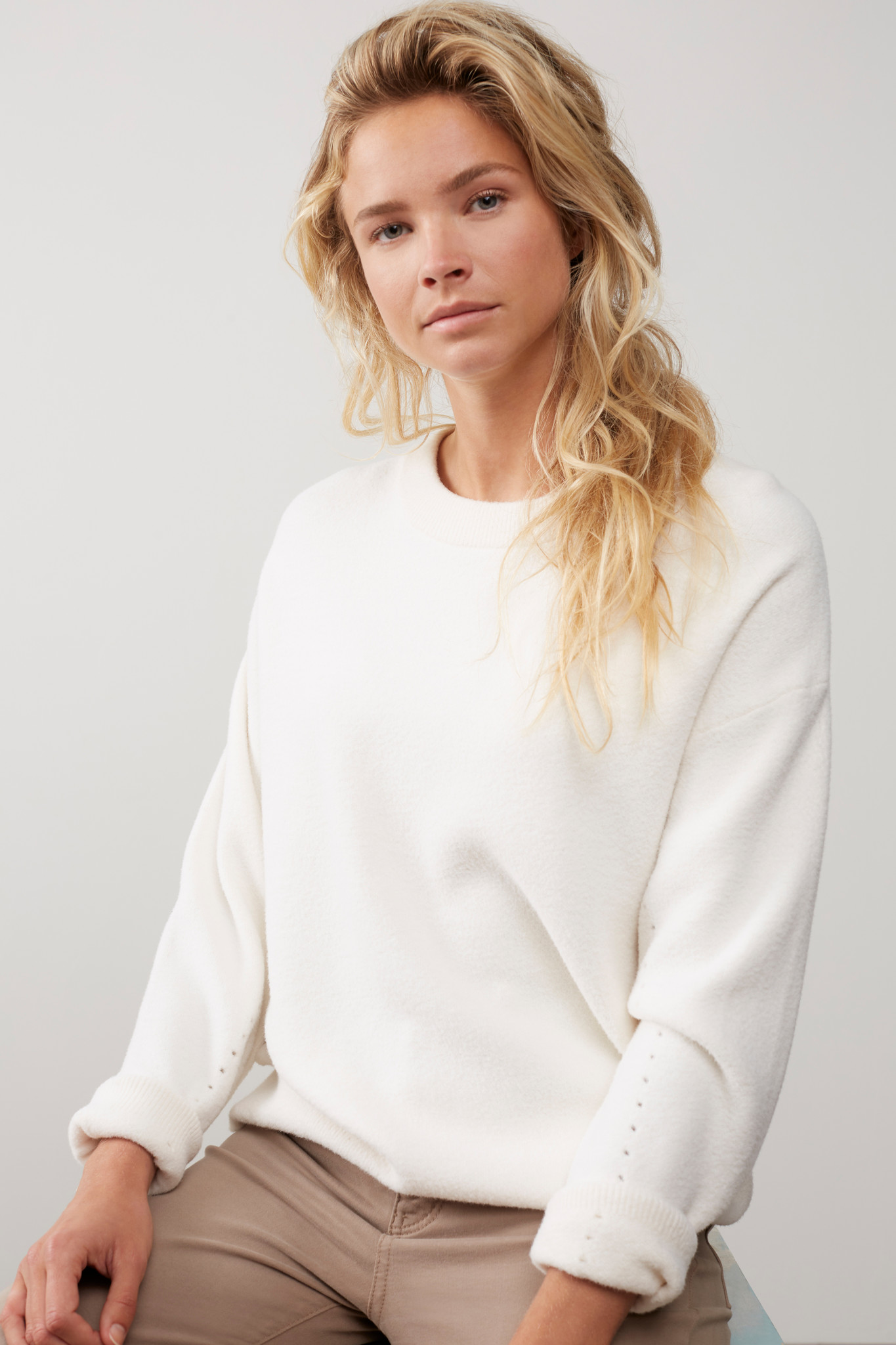 crewneck line with pointelle detail 
