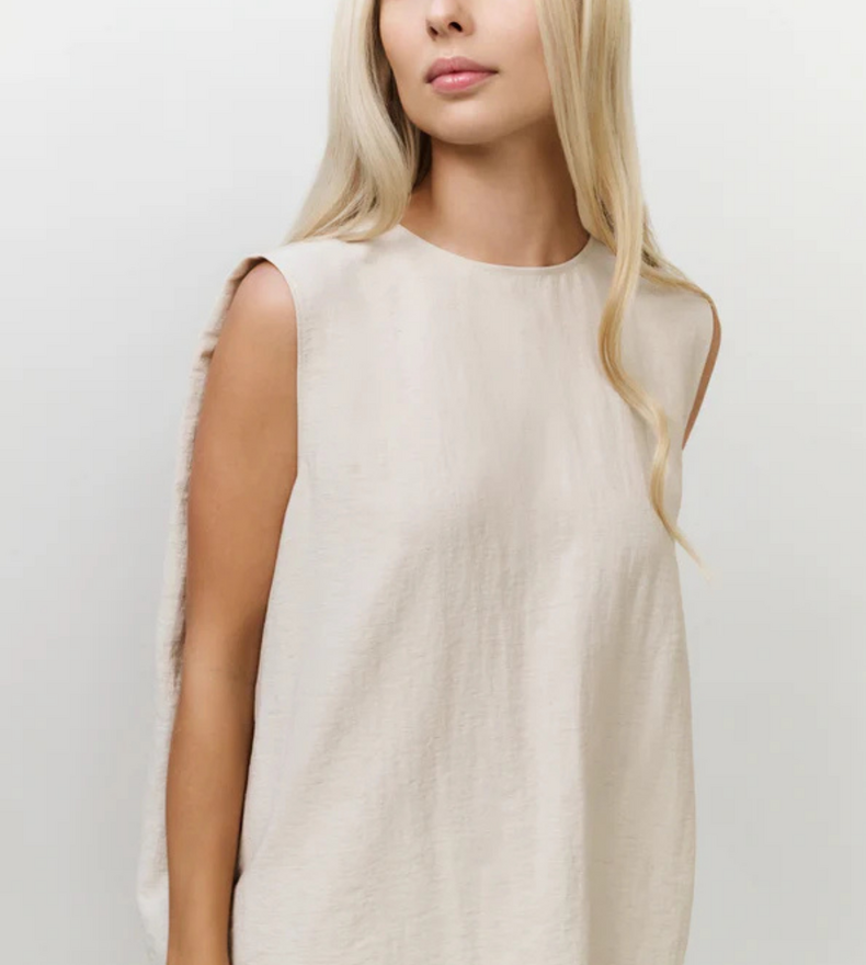 SLEEVELESS TOP