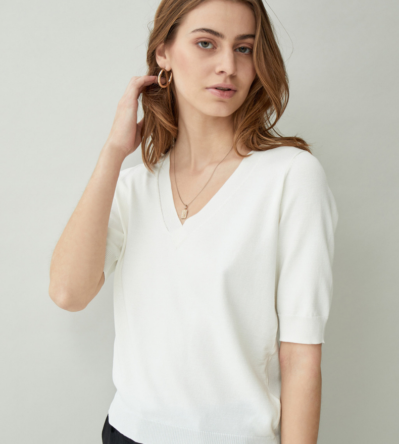 MILLA V-NECK