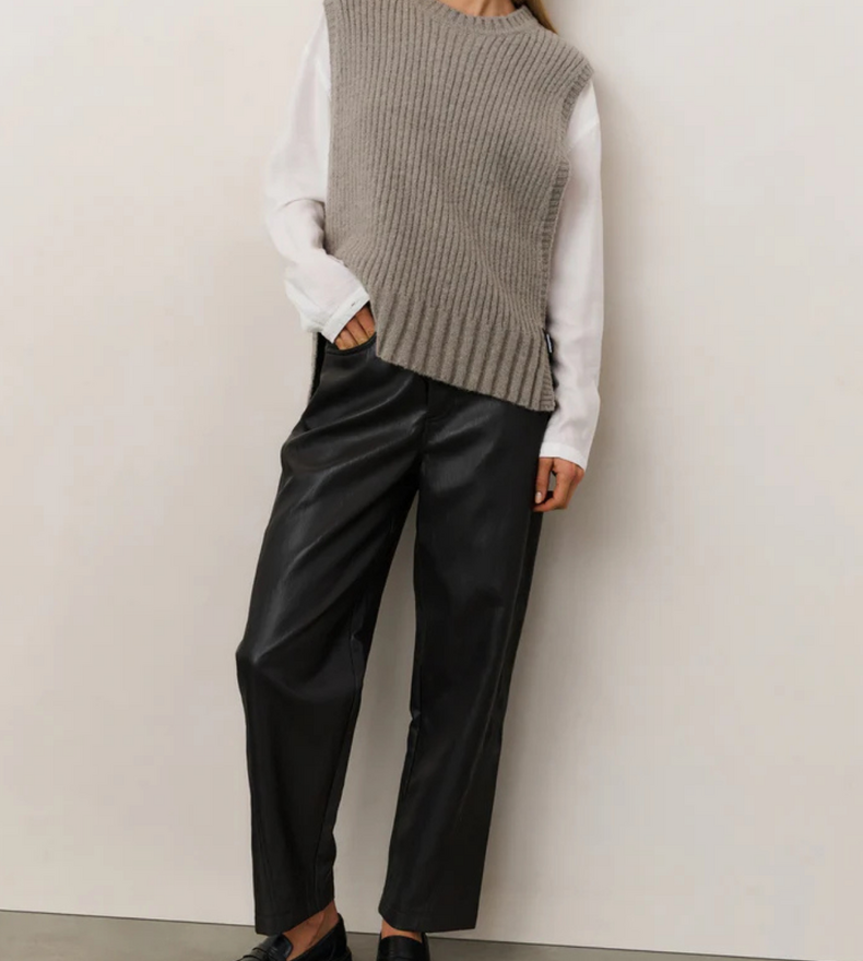 PANTALON EN IMITATION CUIR