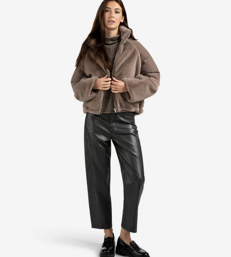 PANTALON EN IMITATION CUIR