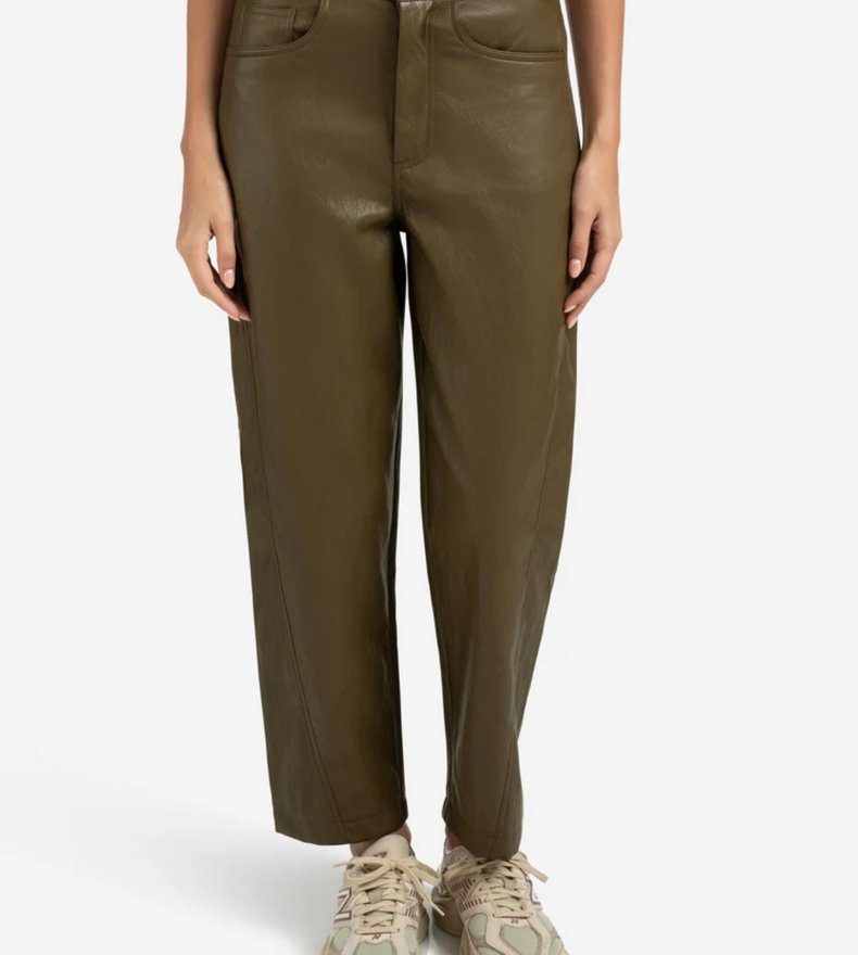 FAUX LEATHER TROUSER