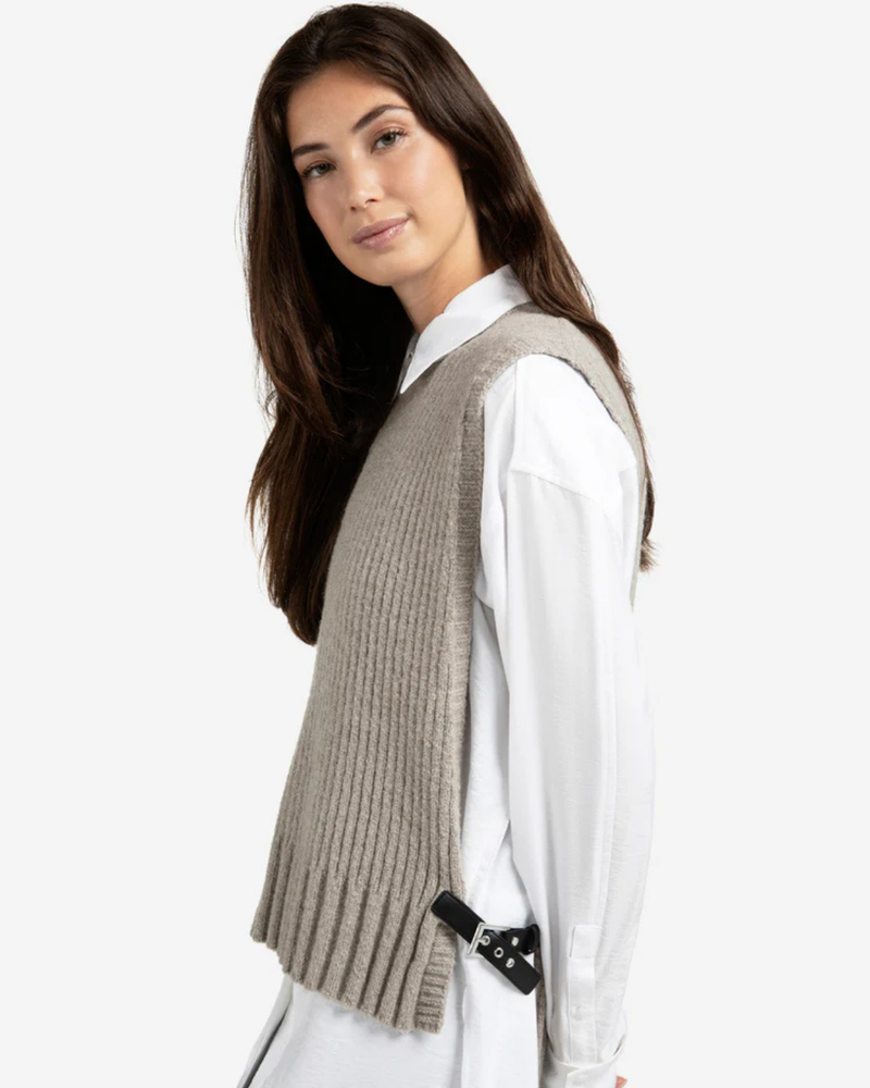 YAYA SLEEVELESS SWEATER