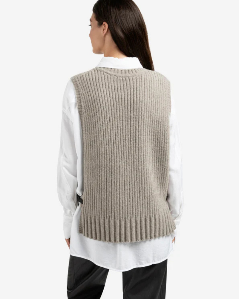 YAYA SLEEVELESS SWEATER