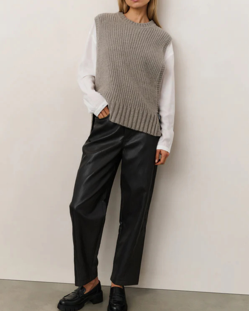 YAYA SLEEVELESS SWEATER