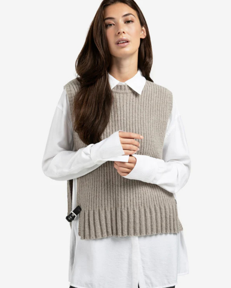 YAYA SLEEVELESS SWEATER