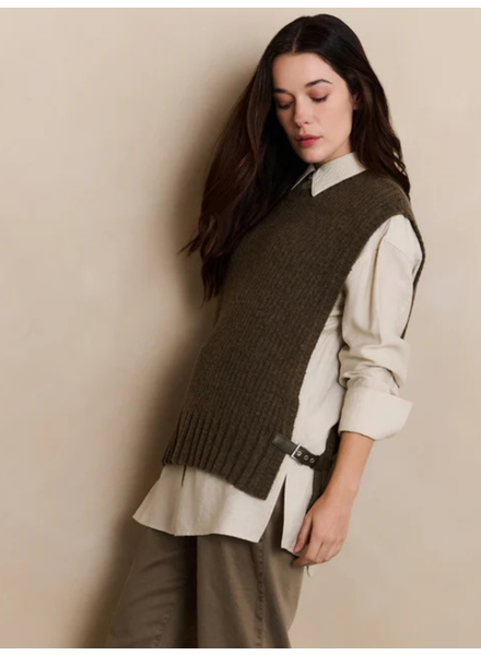 YAYA SLEEVELESS SWEATER