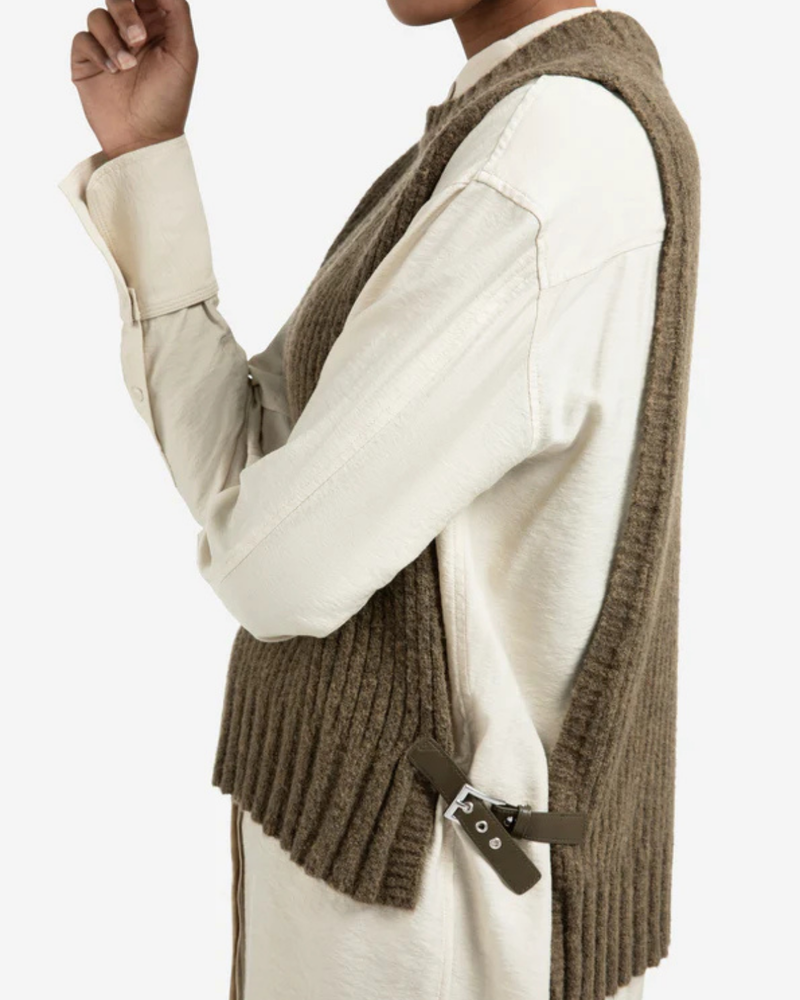 YAYA SLEEVELESS SWEATER