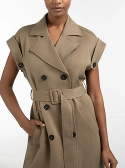 LONG SLEEVELESS JACKET