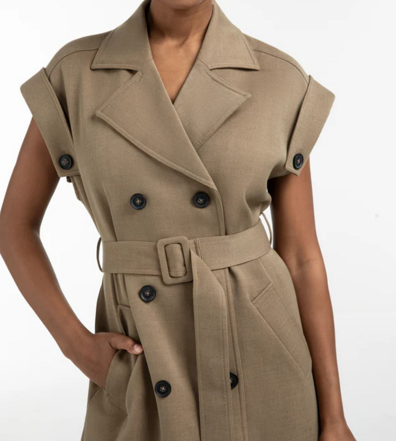 LONG SLEEVELESS JACKET