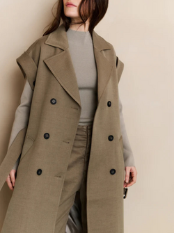 LONG SLEEVELESS JACKET