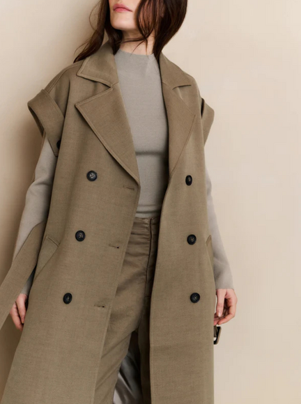 LONG SLEEVELESS JACKET