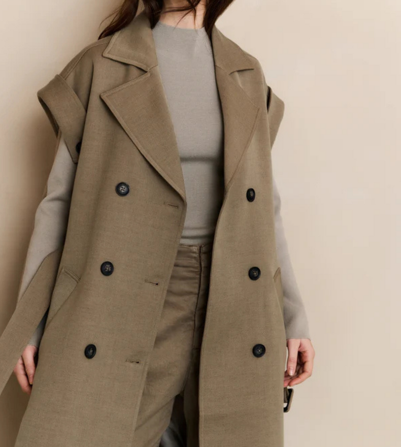 LONG SLEEVELESS JACKET