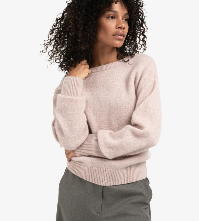 PULL À COL EN V AU DOS