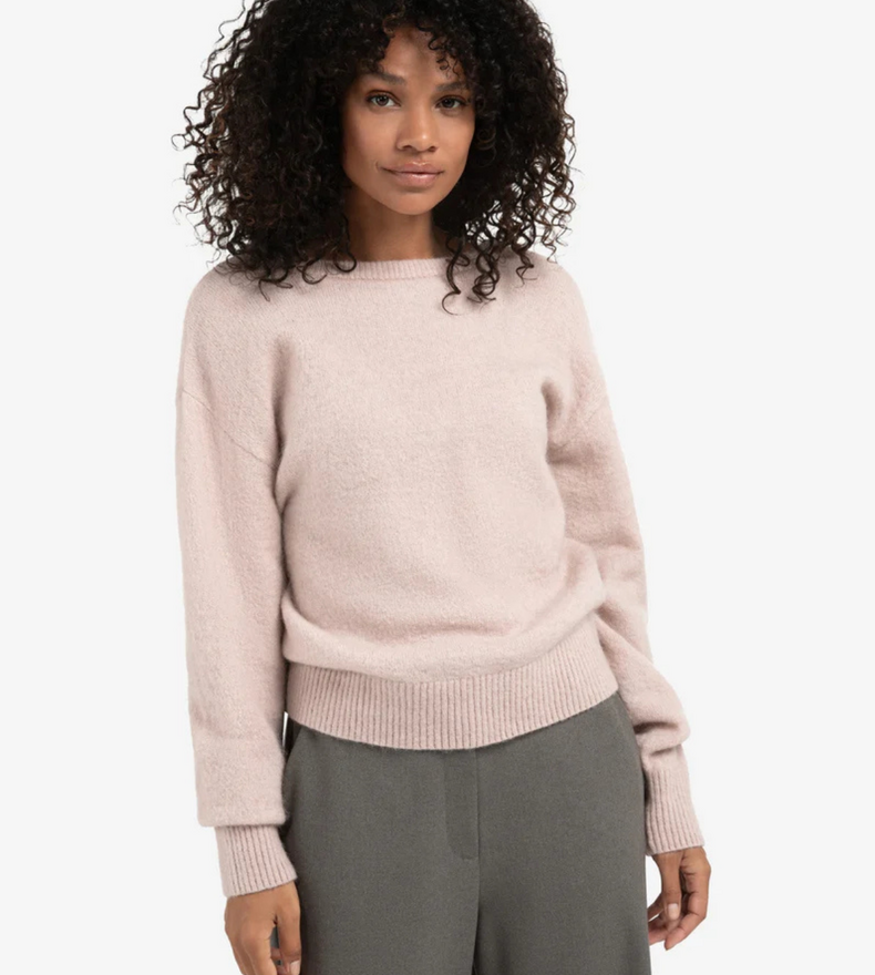 PULL À COL EN V AU DOS