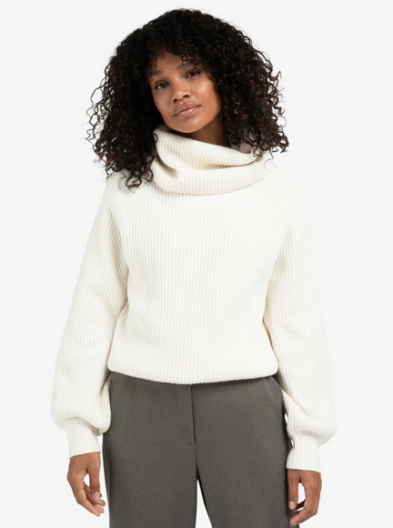 SWEATER WITH WIDE COLLAR