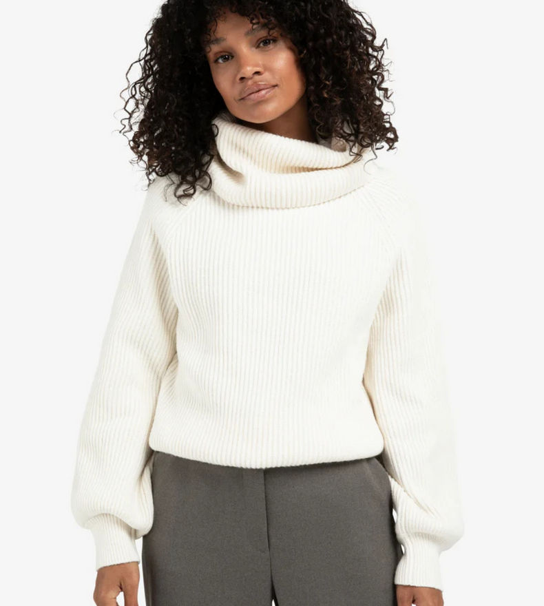 SWEATER WITH WIDE COLLAR