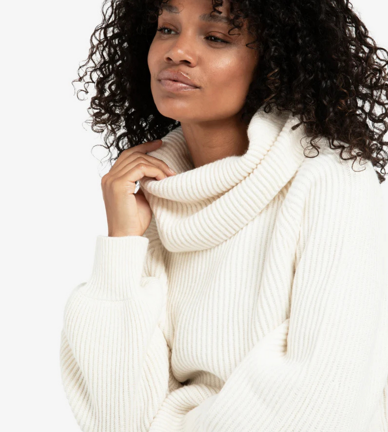 SWEATER WITH WIDE COLLAR