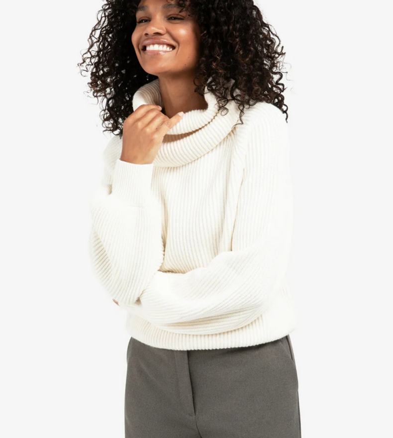 SWEATER WITH WIDE COLLAR