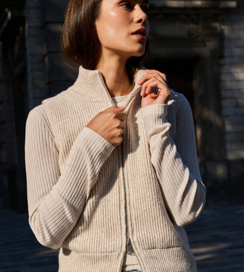 KNITTED SLEEVELESS CARDIGAN