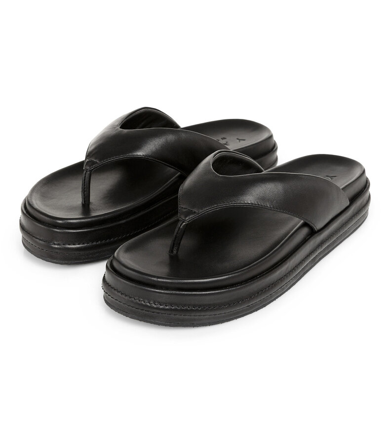 LEATHER SANDAL