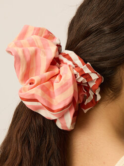 NOUGAT SCRUNCHIE