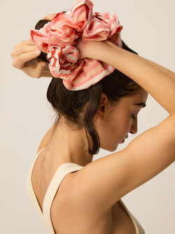 NOUGAT SCRUNCHIE