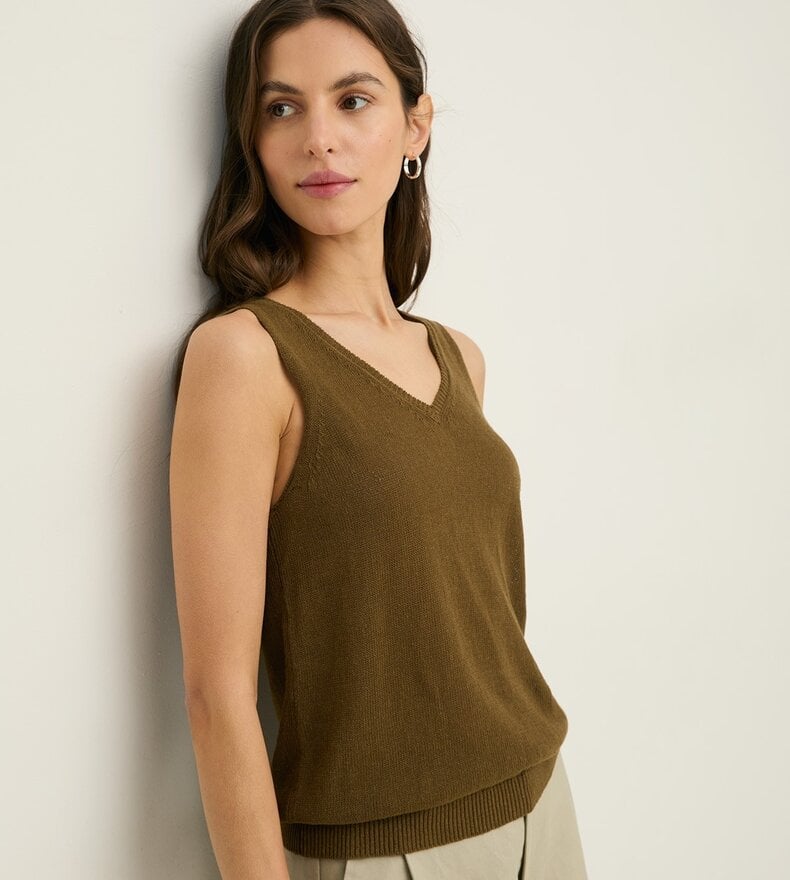 CHARLOTTE V-NECK TOP