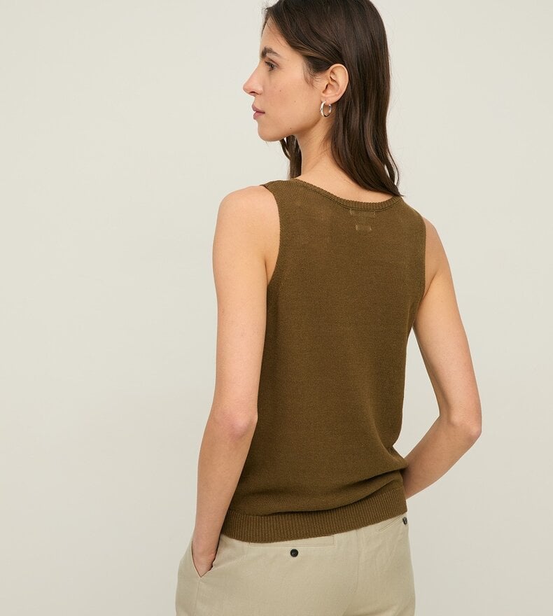 CHARLOTTE V-NECK TOP