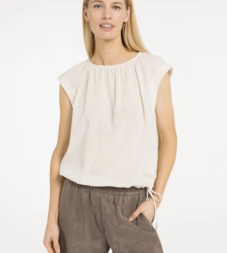 SLEEVLES BLOUSE