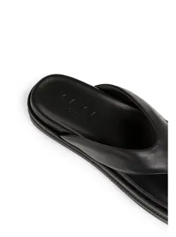 LEATHER SANDAL