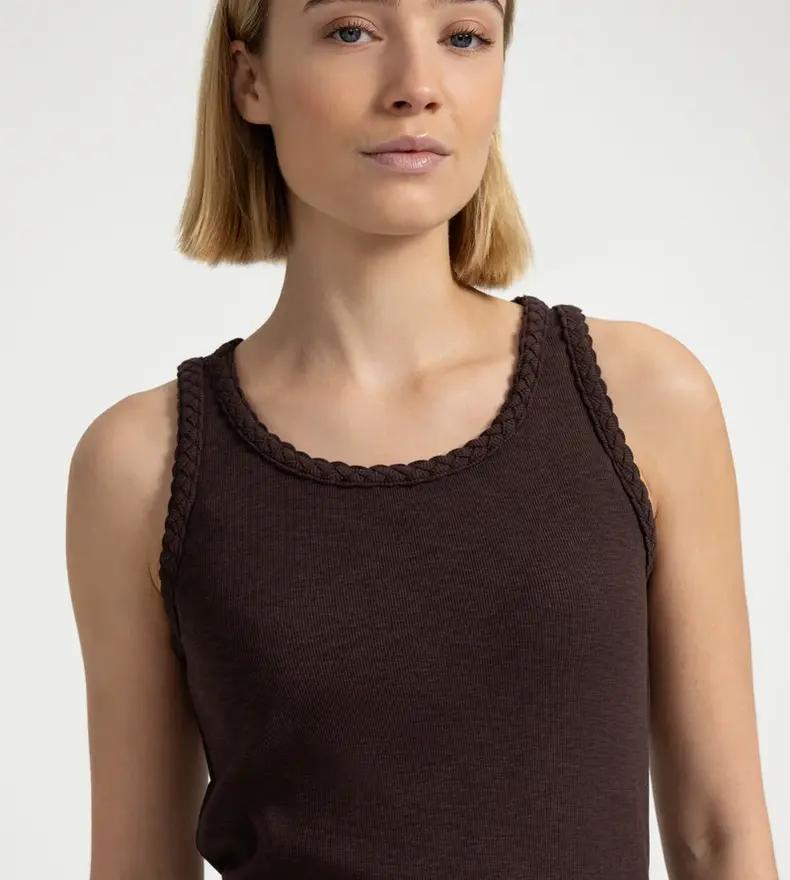 CAMISOLE DÉTAILS TRESSÉS