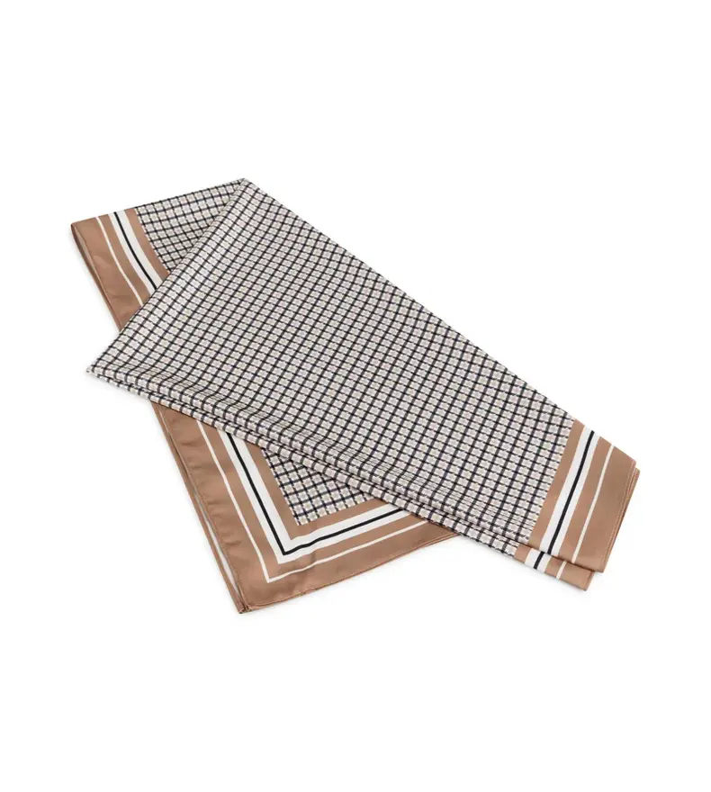 FOULARD CARRÉ EN SATIN