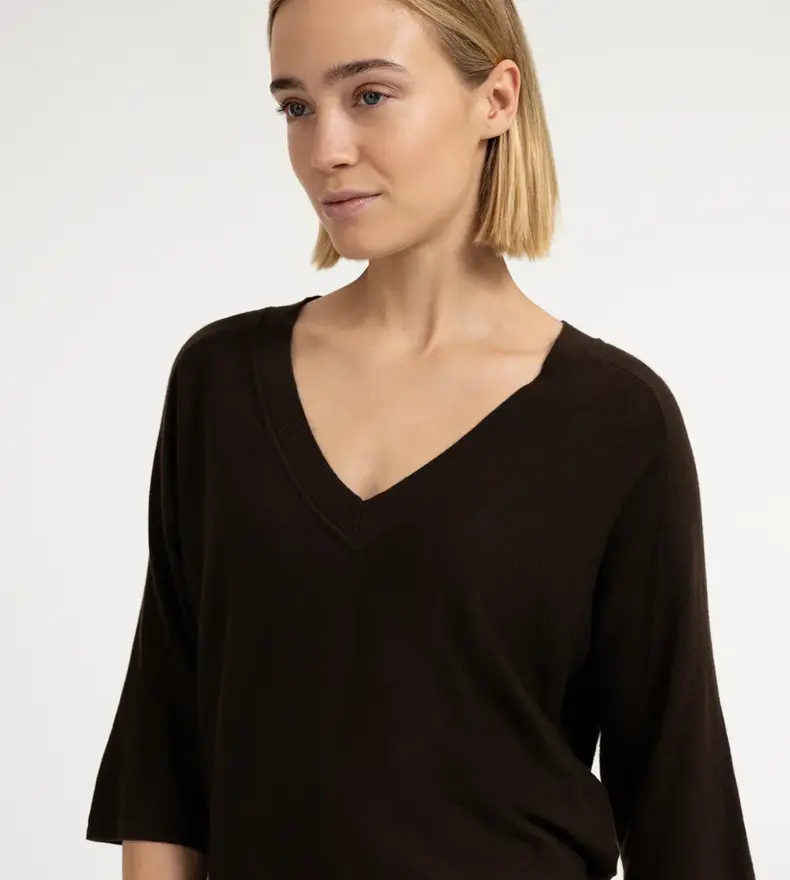 V-NECK SWEATER