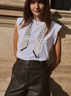 HAUT AVEC FOULARD