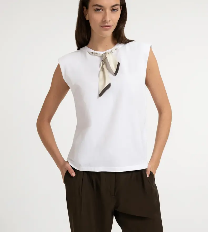 HAUT AVEC FOULARD