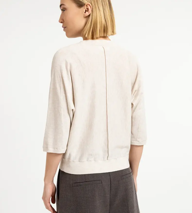 V-KNECK SWEATER
