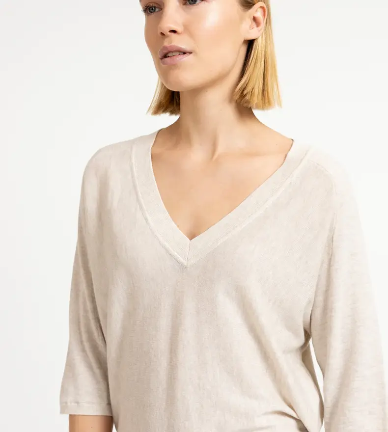 V-KNECK SWEATER