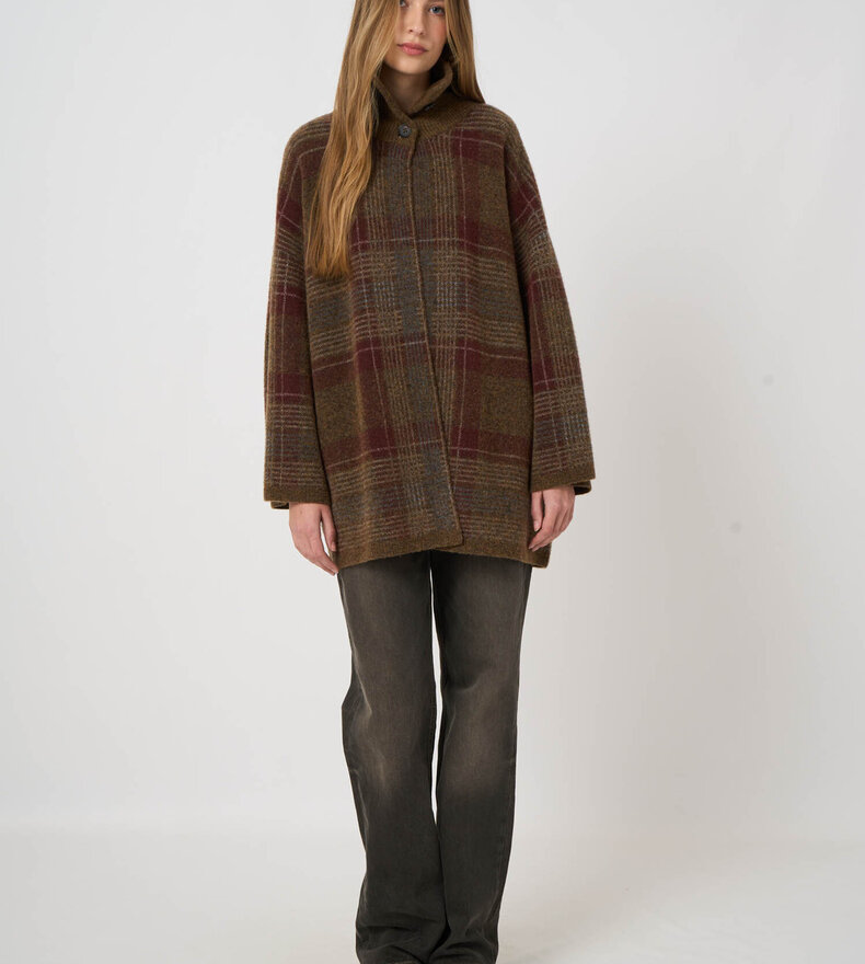 CARDIGAN EN MAILLE À CARREAUX