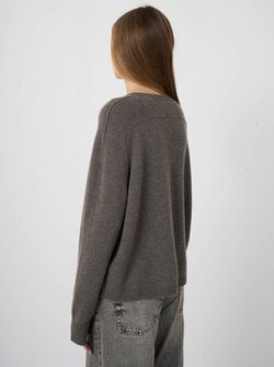 CASHMERE SWEATER