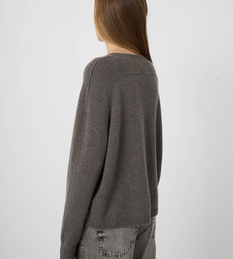 CASHMERE SWEATER