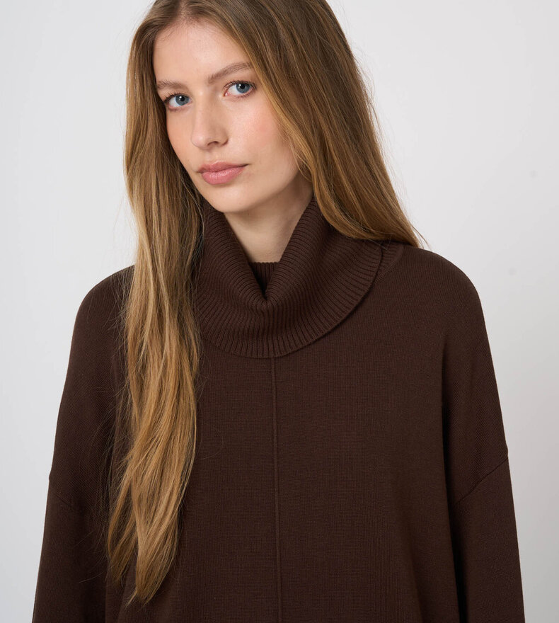 ROLL NECK SWEATER