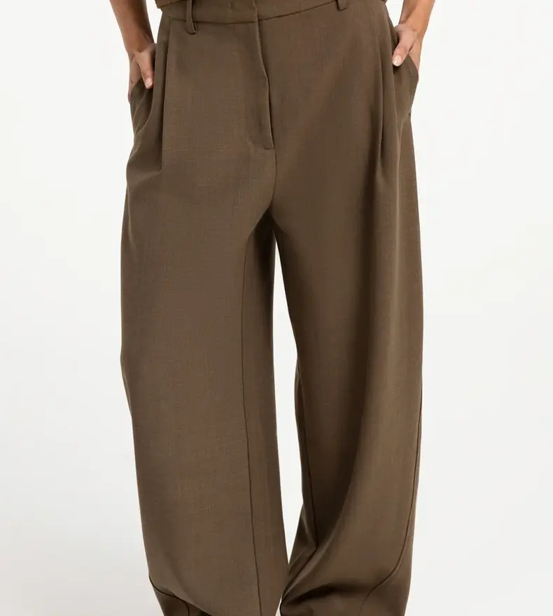 PANTALON TISSÉ COUPE BARREL